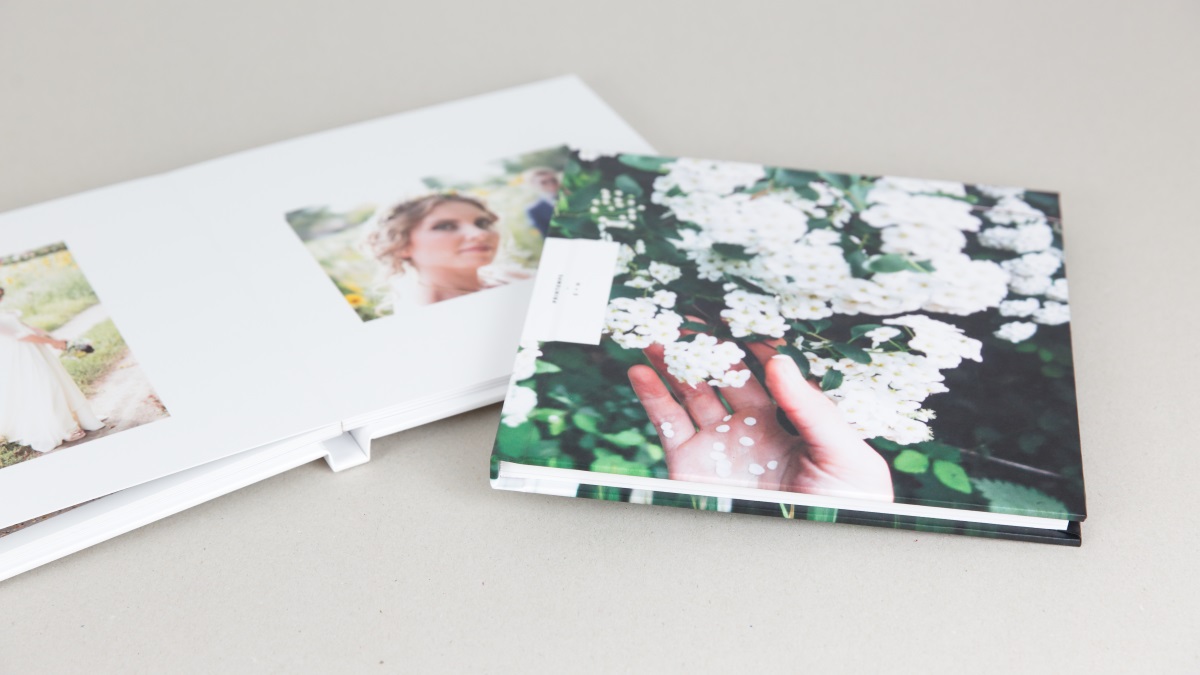 illustration photographie cyril alix photographe de mariage avec son chien lalie